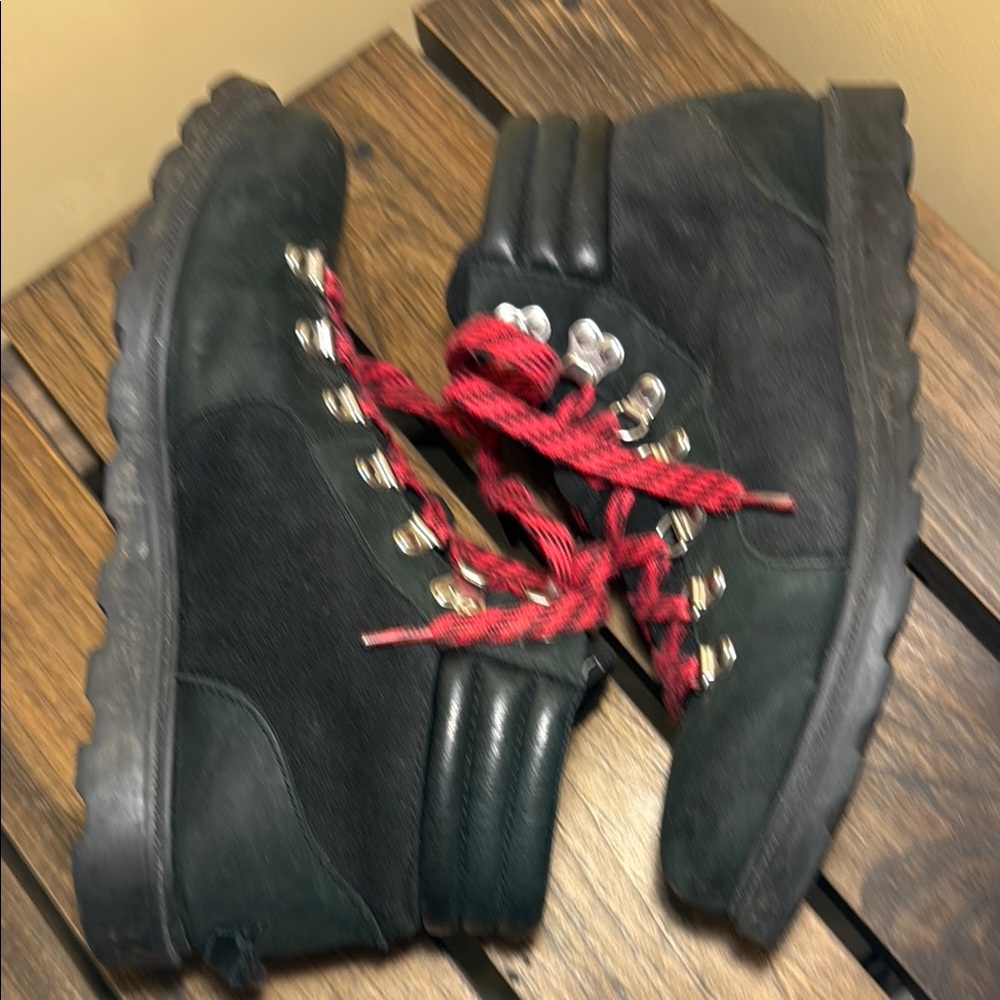 Sorel Ainsley Conquest Hiking Ankle Boots with Red Laces - Picture 2 of 7
